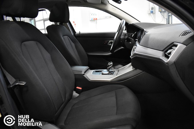 BMW 320d 48V Touring Business Advantage